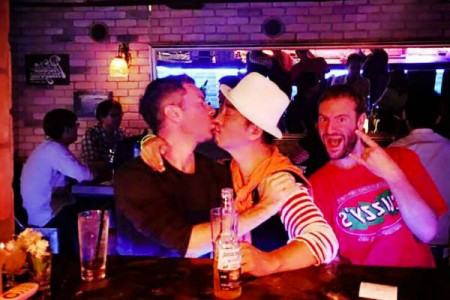 bar gay